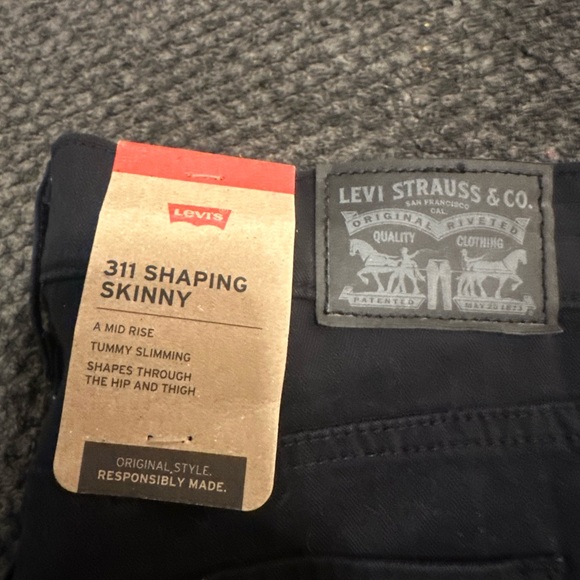 Levi's Black 311 Shaping Skinny Jeans Womens Size 34x30 Mid-Rise Tummy Slimming - Picture 3 of 6